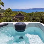 וילה Mirjam With Swimming Pool, Jacuzzi And Sea View