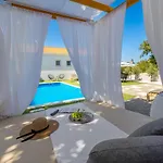 וילה Mirjam With Swimming Pool, Jacuzzi And Sea View