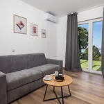 וילה Mirjam With Swimming Pool, Jacuzzi And Sea View *