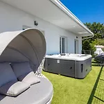 Mirjam With Swimming Pool, Jacuzzi And Sea View