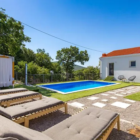 וילה Mirjam With Swimming Pool, Jacuzzi And Sea View
