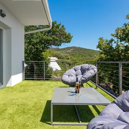 Mirjam With Swimming Pool, Jacuzzi And Sea View Novi Vinodolski