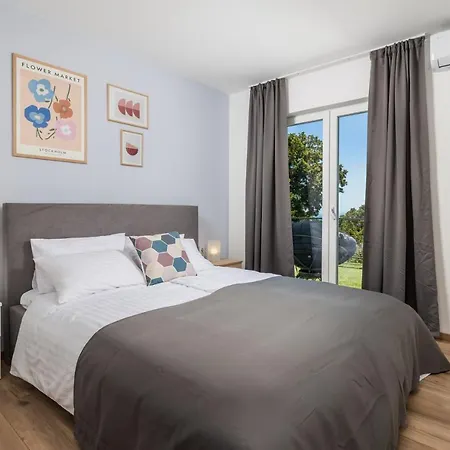 וילה Mirjam With Swimming Pool, Jacuzzi And Sea View *
