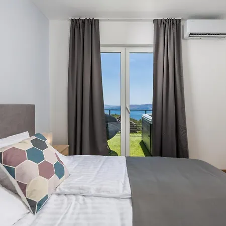 וילה Mirjam With Swimming Pool, Jacuzzi And Sea View *