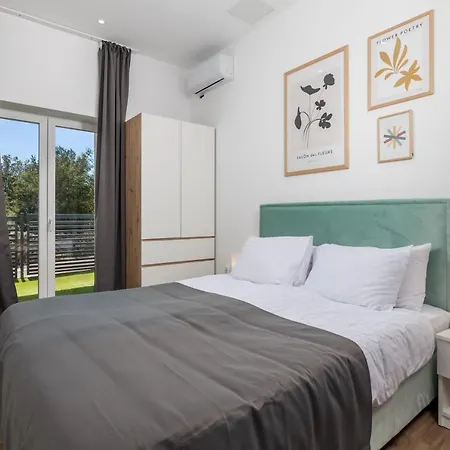 וילה Mirjam With Swimming Pool, Jacuzzi And Sea View *