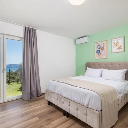 Mirjam With Swimming Pool, Jacuzzi And Sea View
