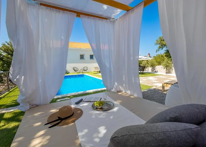 Villa Mirjam With Swimming Pool, Jacuzzi And Sea View