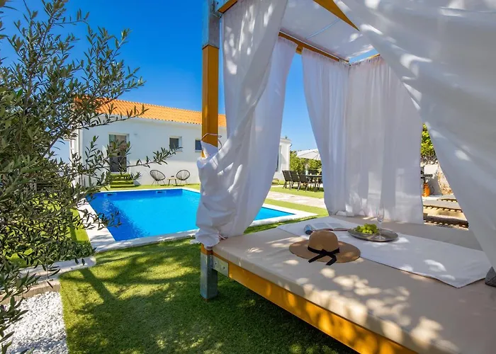 Mirjam With Swimming Pool, Jacuzzi And Sea View
