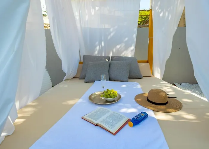 Mirjam With Swimming Pool, Jacuzzi And Sea View *