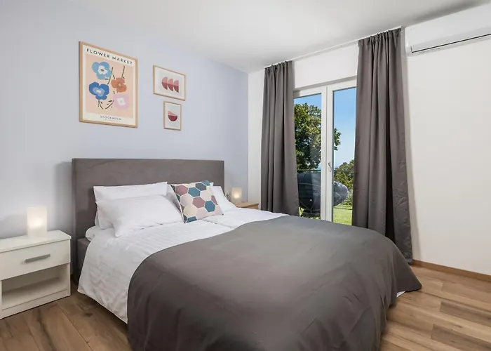 Villa Mirjam With Swimming Pool, Jacuzzi And Sea View *