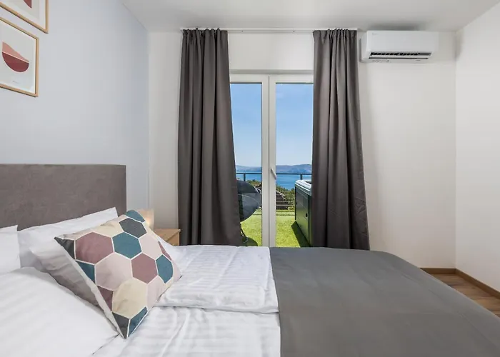 Villa Mirjam With Swimming Pool, Jacuzzi And Sea View *