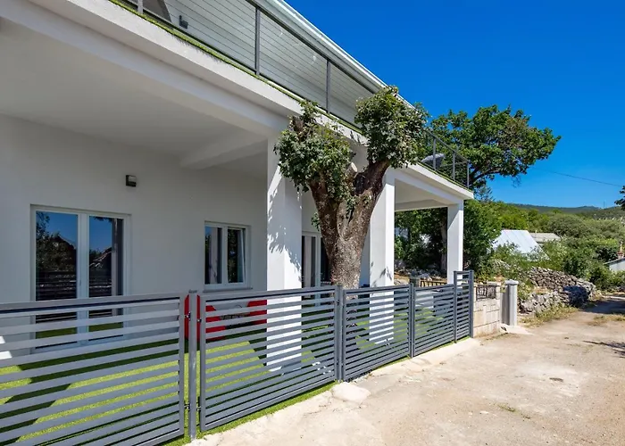Villa Mirjam With Swimming Pool, Jacuzzi And Sea View *