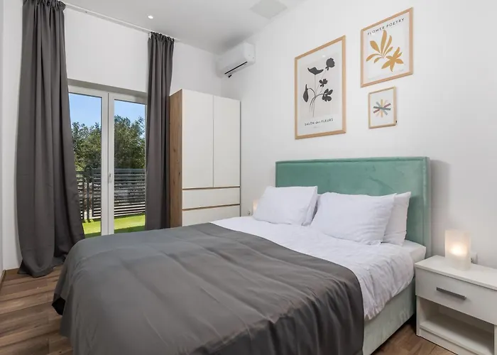 Villa Mirjam With Swimming Pool, Jacuzzi And Sea View *