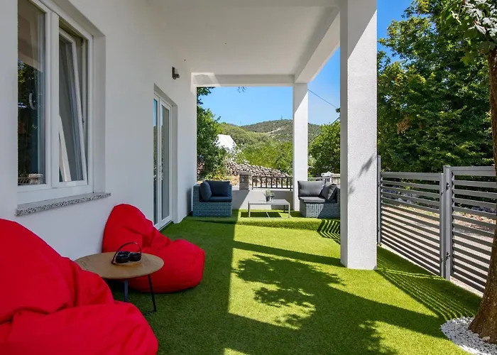 Mirjam With Swimming Pool, Jacuzzi And Sea View Villa