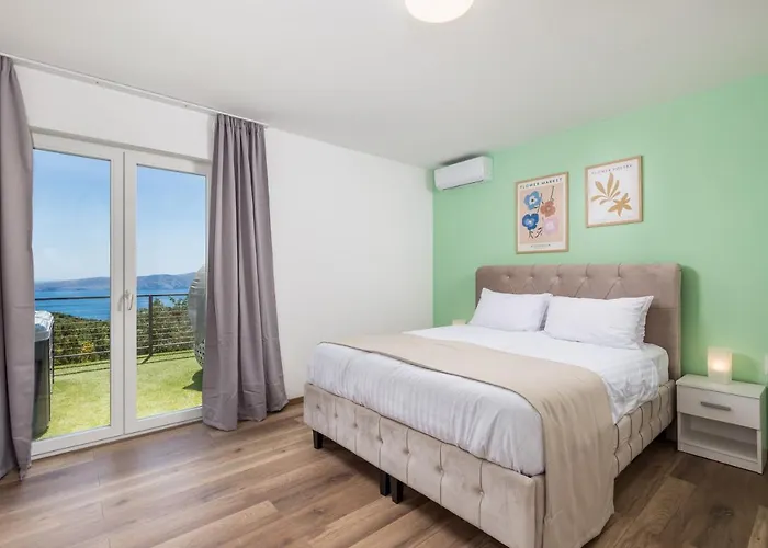 Mirjam With Swimming Pool, Jacuzzi And Sea View