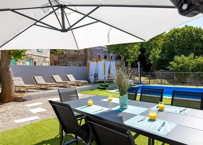 Villa Mirjam With Swimming Pool, Jacuzzi And Sea View *