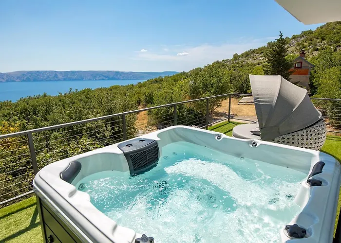 Mirjam With Swimming Pool, Jacuzzi And Sea View * Novi Vinodolski