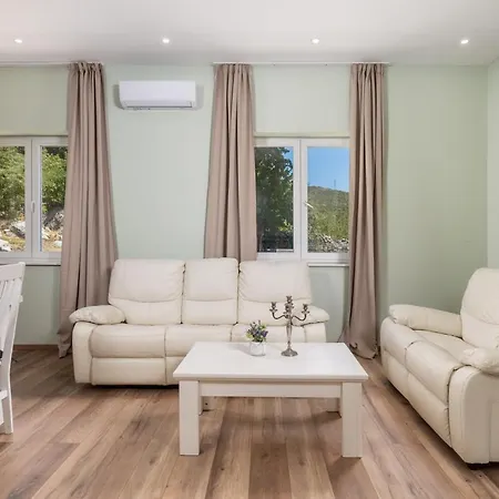 Villa Mirjam With Swimming Pool, Jacuzzi And Sea View *