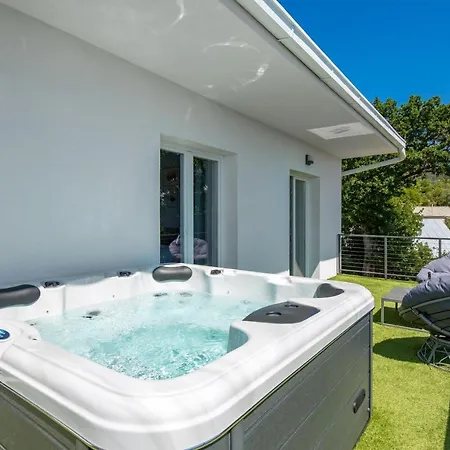 Villa Mirjam With Swimming Pool, Jacuzzi And Sea View Novi Vinodolski