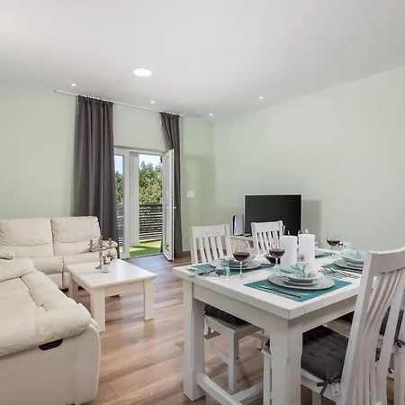 Villa Mirjam With Swimming Pool, Jacuzzi And Sea View *