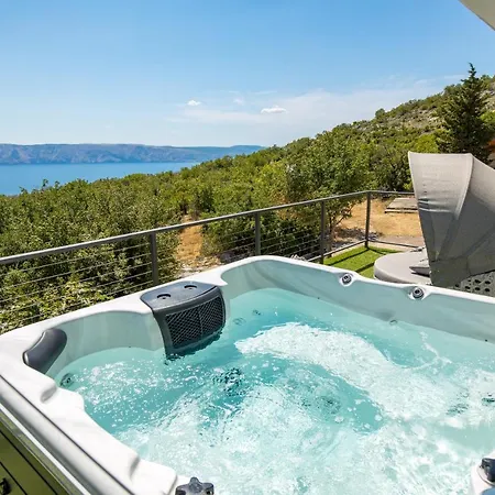 Mirjam With Swimming Pool, Jacuzzi And Sea View * Novi Vinodolski