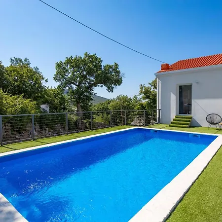 Villa Mirjam With Swimming Pool, Jacuzzi And Sea View *