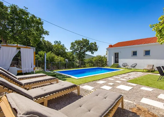 ヴィラ Mirjam With Swimming Pool, Jacuzzi And Sea View